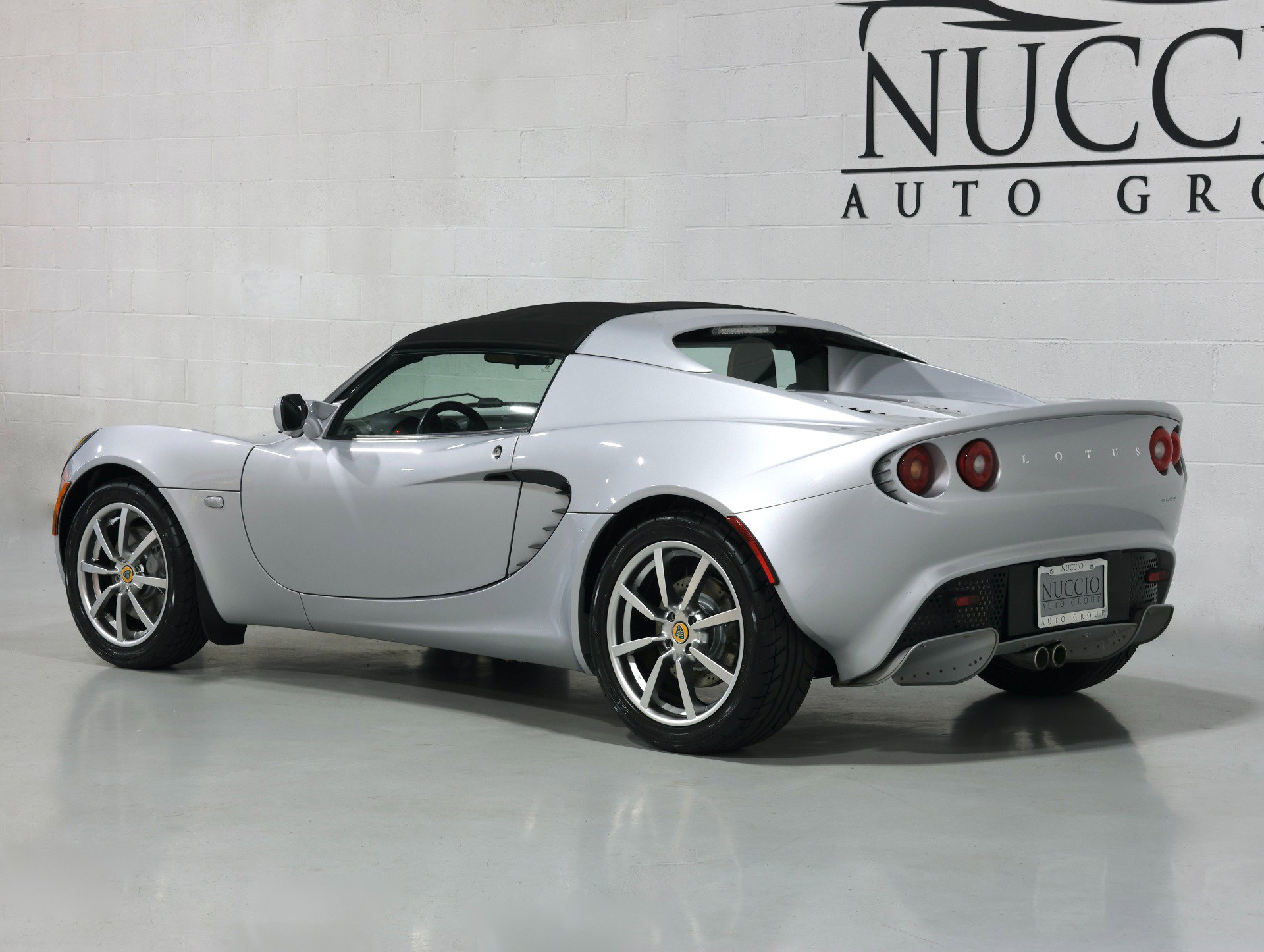 Used 2005 Lotus Elise image 10