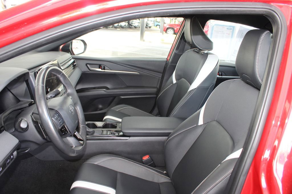 Used 2025 Toyota Camry SE FWD image 7
