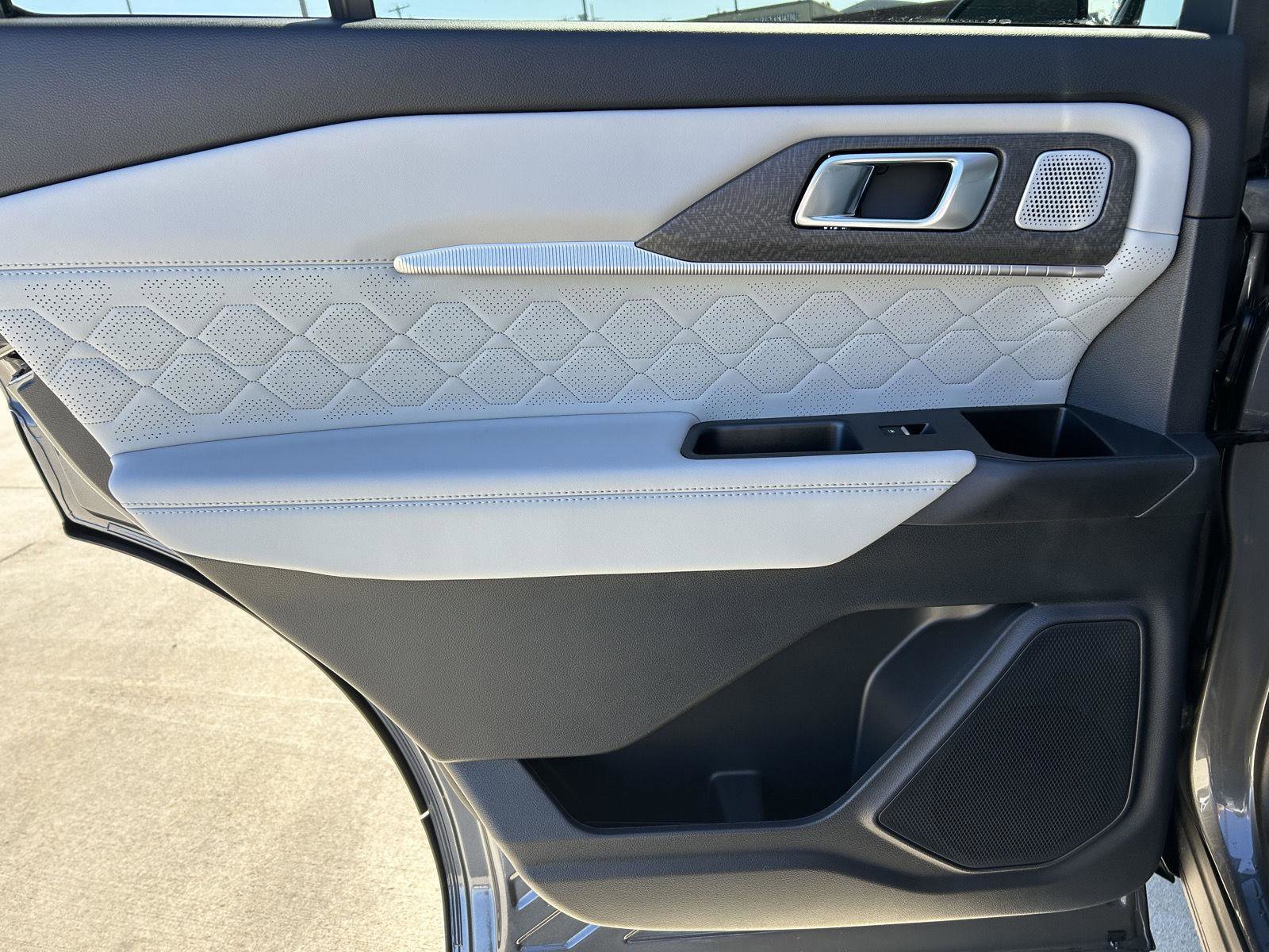 New 2026 Ford Explorer Platinum w/ LUX Leather Package image 31