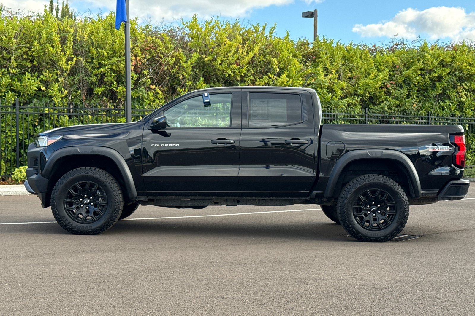 Used 2023 Chevrolet Colorado Trail Boss w/ Technology Package AWD/4WD image 7
