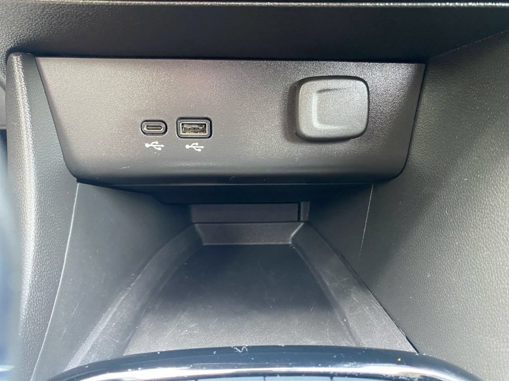 Used 2025 Buick Encore GX Sport Touring AWD/4WD image 41