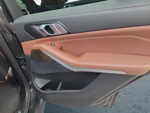 Used 2023 BMW X5 xDrive40i w/ Luxury Seating Package image 21