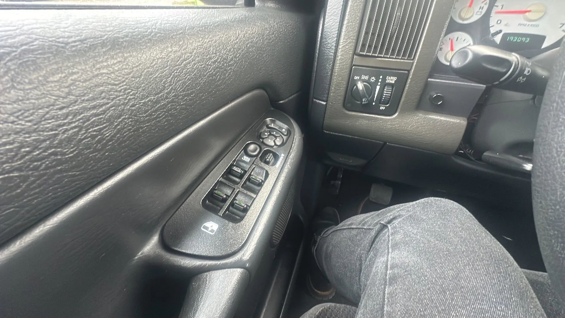 Used 2004 Dodge Ram 1500 Truck SLT image 17