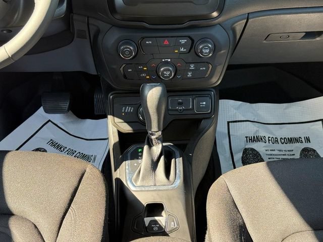 Used 2021 Jeep Renegade Latitude AWD/4WD image 16
