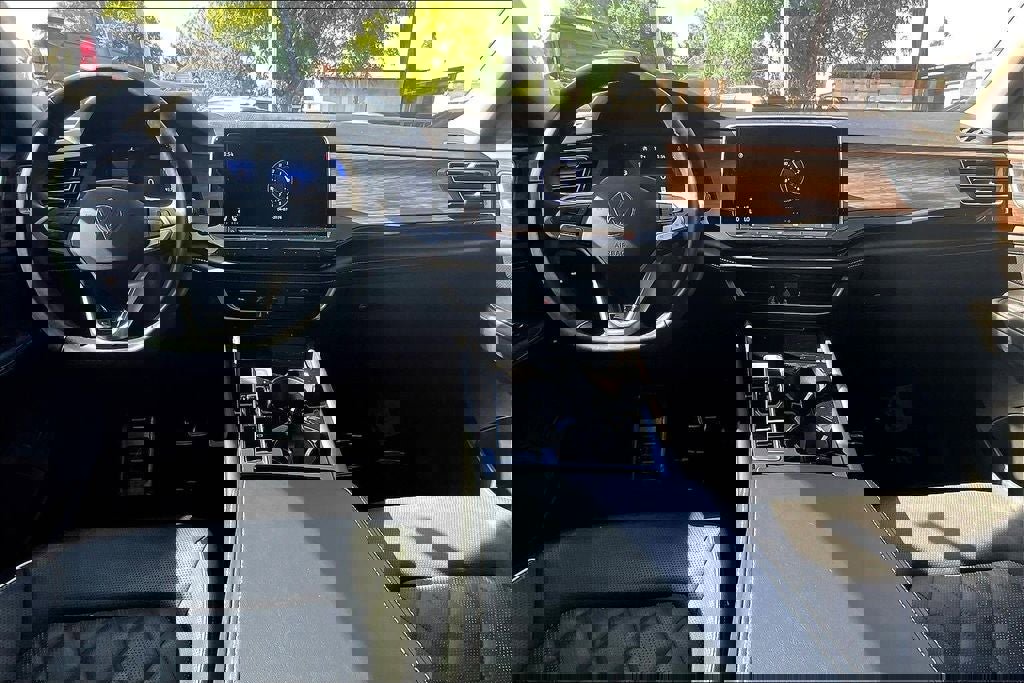 Certified 2024 Volkswagen Atlas SEL Premium R-Line image 15