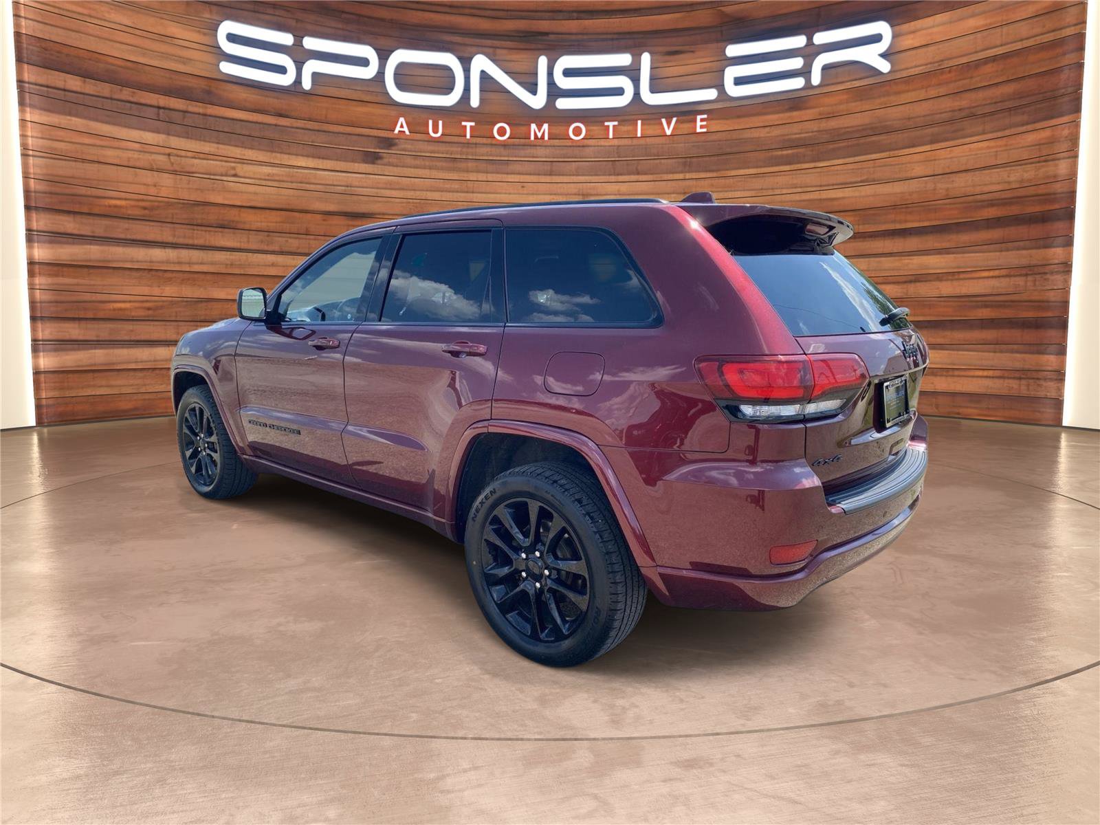 Used 2019 Jeep Grand Cherokee Altitude AWD/4WD image 3