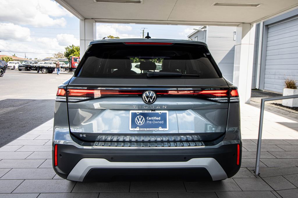 Certified 2025 Volkswagen Tiguan SE image 19
