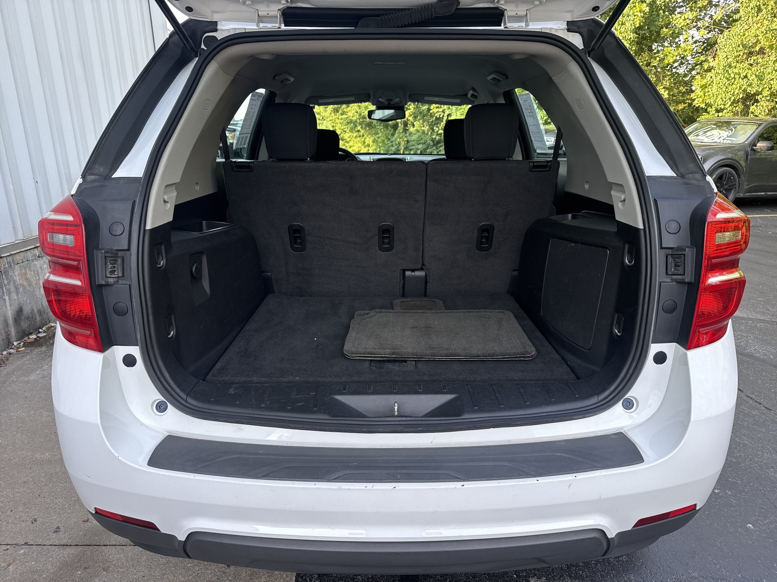Used 2017 Chevrolet Equinox LS AWD/4WD image 11