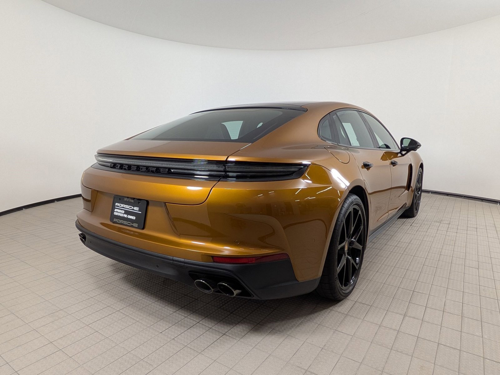 Used 2024 Porsche Panamera image 9