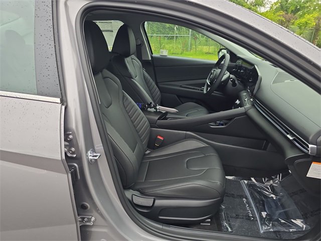 New 2025 Hyundai Elantra Limited image 25