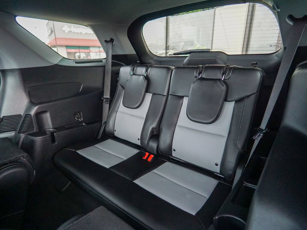 Used 2022 Ford Explorer XLT w/ Equipment Group 202A AWD/4WD image 35