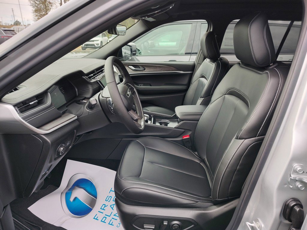 New 2025 Jeep Grand Cherokee Limited AWD/4WD image 14