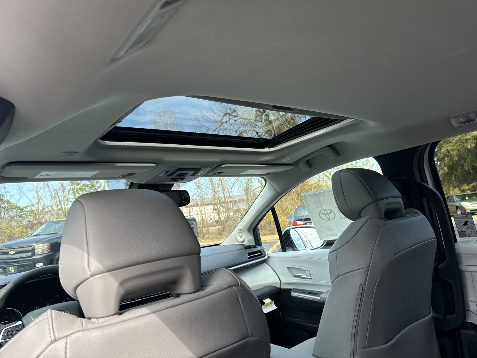 New 2025 Toyota Sienna XLE w/ XLE Plus Package FWD image 27