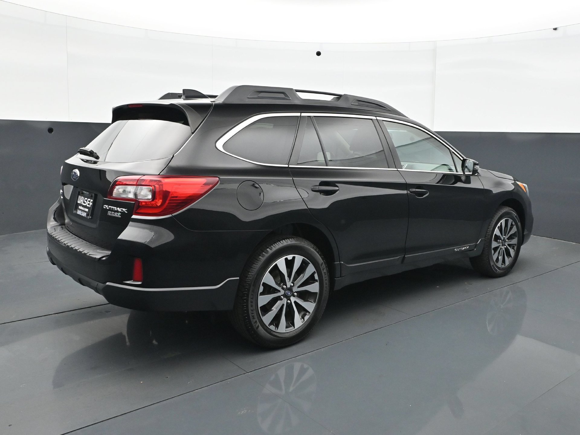 Used 2016 Subaru Outback 2.5i Limited AWD/4WD image 6