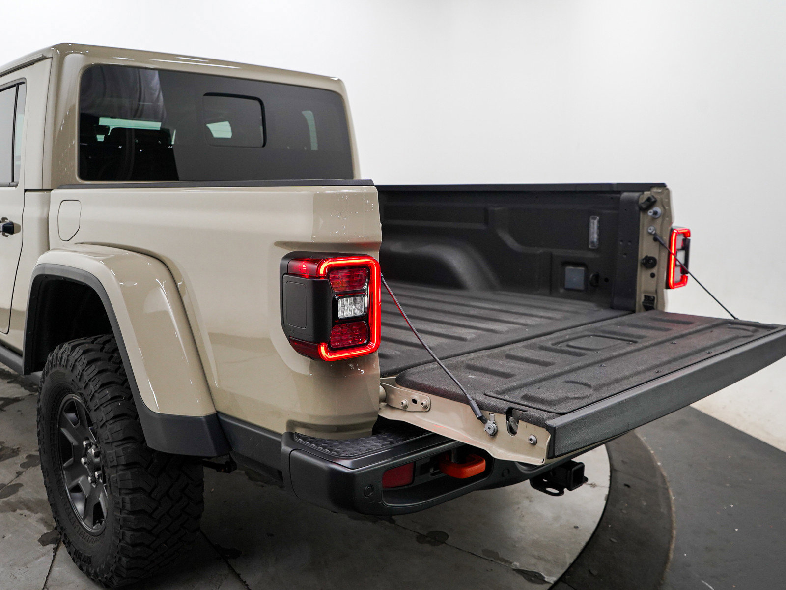 Used 2020 Jeep Gladiator Mojave AWD/4WD image 9