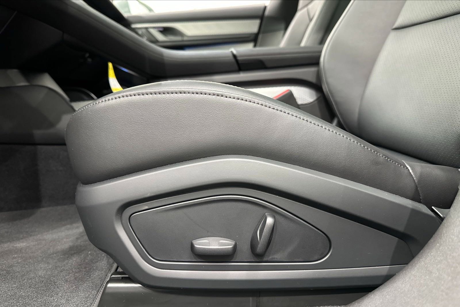 New 2025 Porsche Taycan 4S image 30