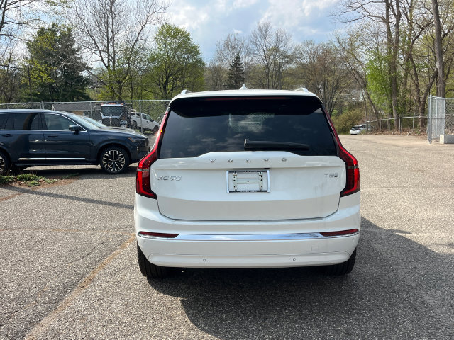 Used 2026 Volvo XC90 T8 Plus w/ Protection Package Premier AWD/4WD image 3