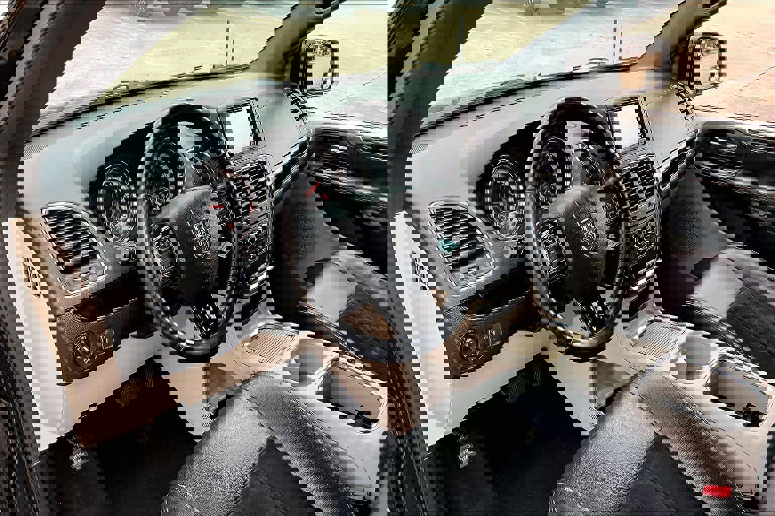 Used 2017 Dodge Grand Caravan SXT image 17