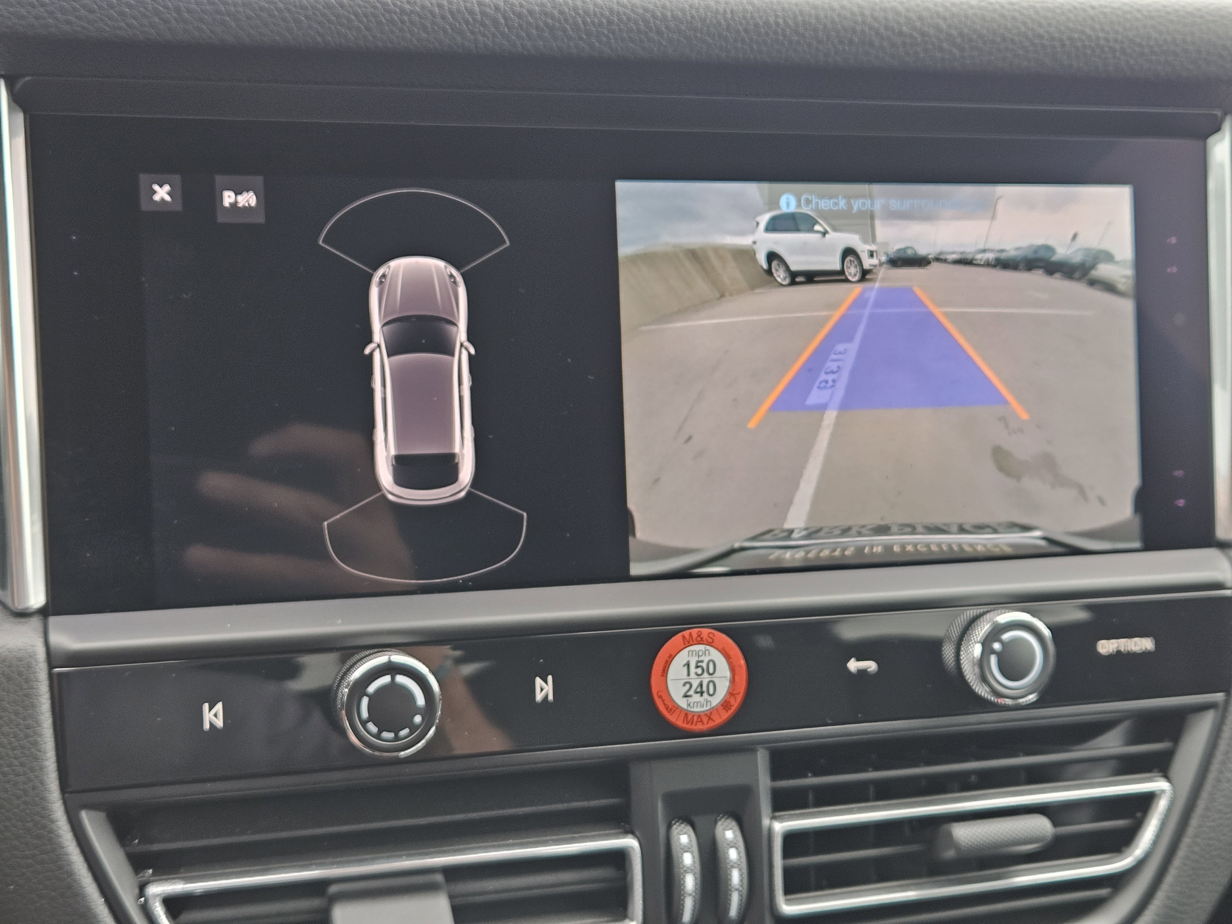 Certified 2025 Porsche Macan image 18