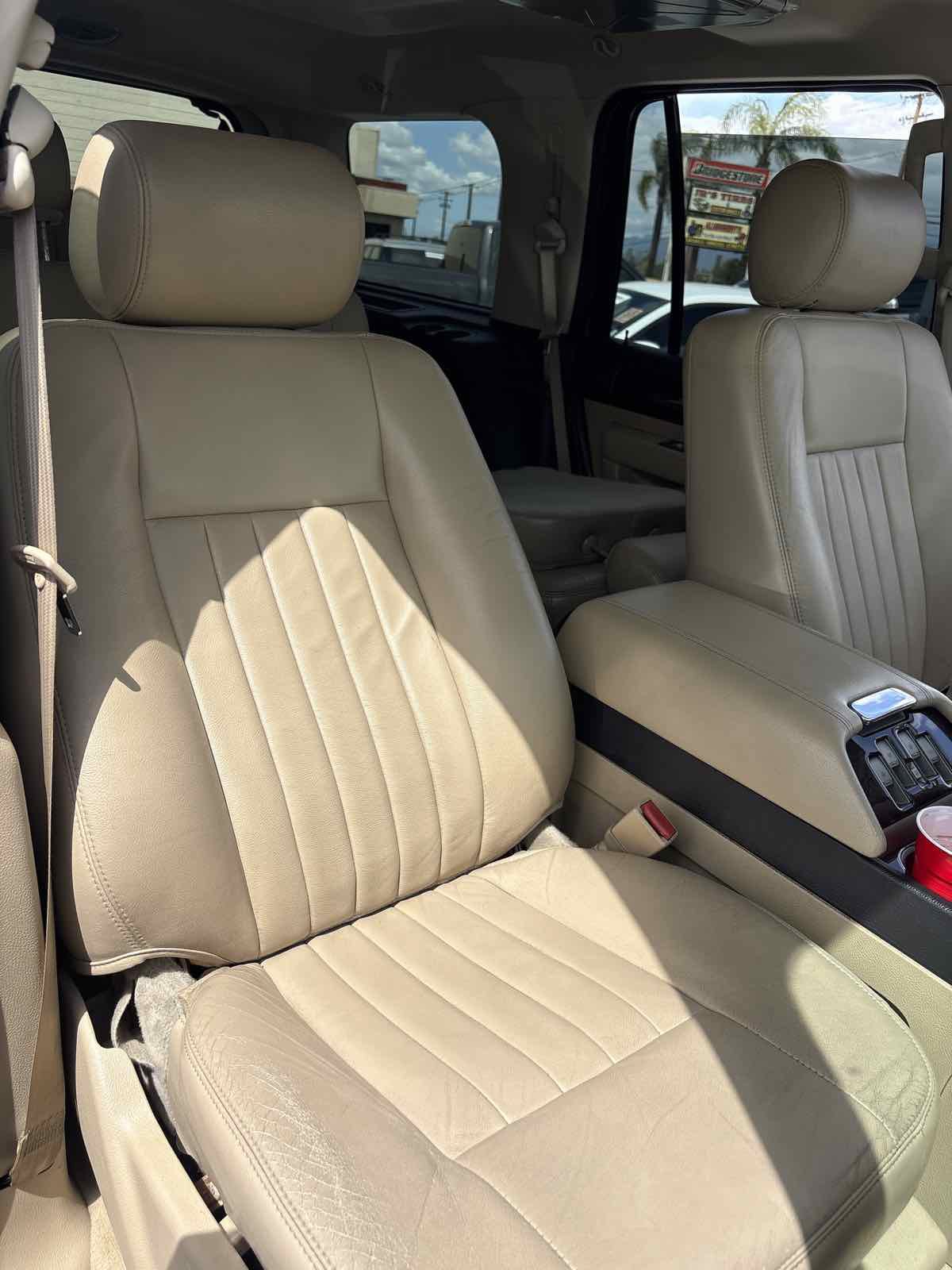 Used 2005 Lincoln Navigator Luxury RWD image 16