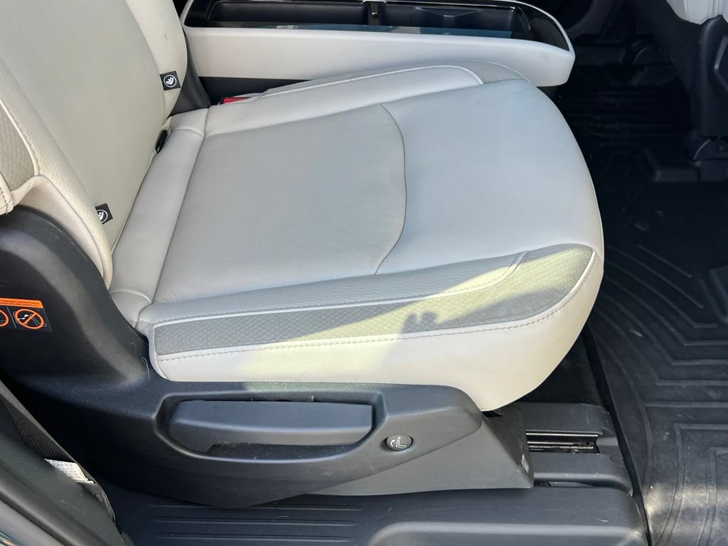 Used 2023 Nissan Pathfinder SL w/ SL Premium Package FWD image 19