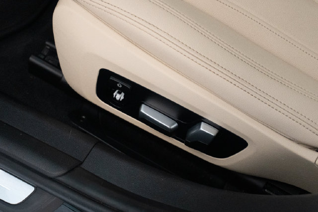 Used 2021 BMW 330i Sedan w/ Convenience Package RWD image 15