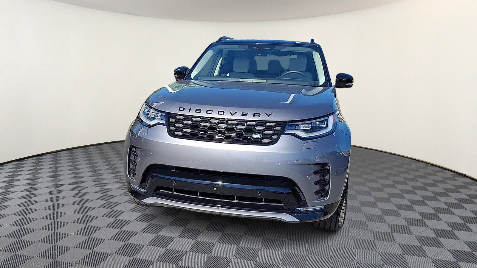 Used 2025 Land Rover Discovery Dynamic SE AWD/4WD image 3