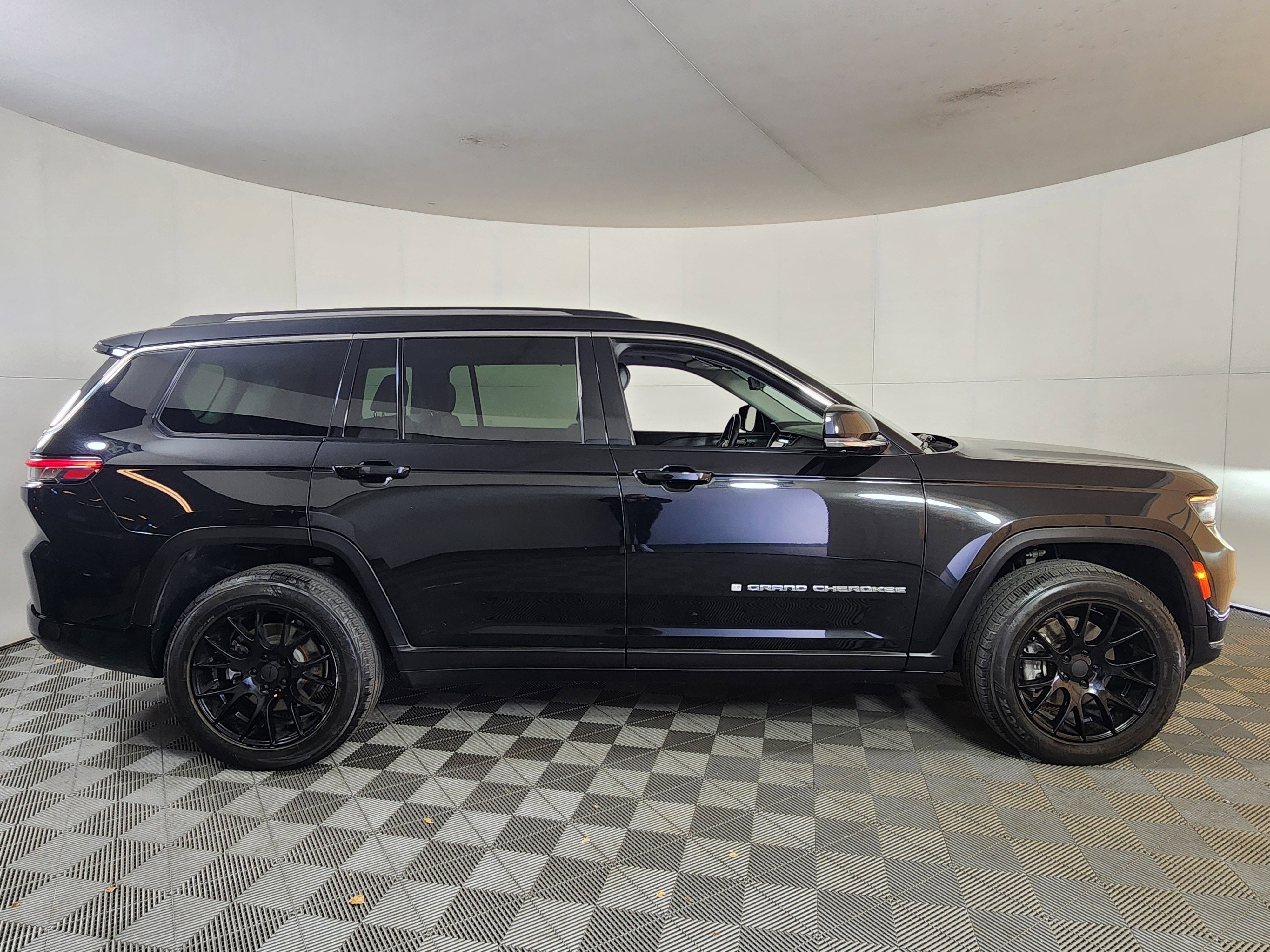 Used 2021 Jeep Grand Cherokee L Limited w/ Luxury Tech Group II image 8