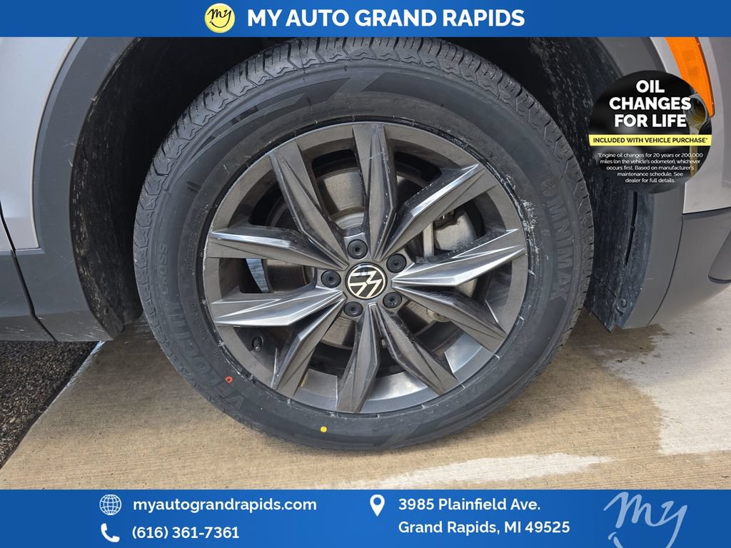 Used 2023 Volkswagen Tiguan SE AWD/4WD image 31