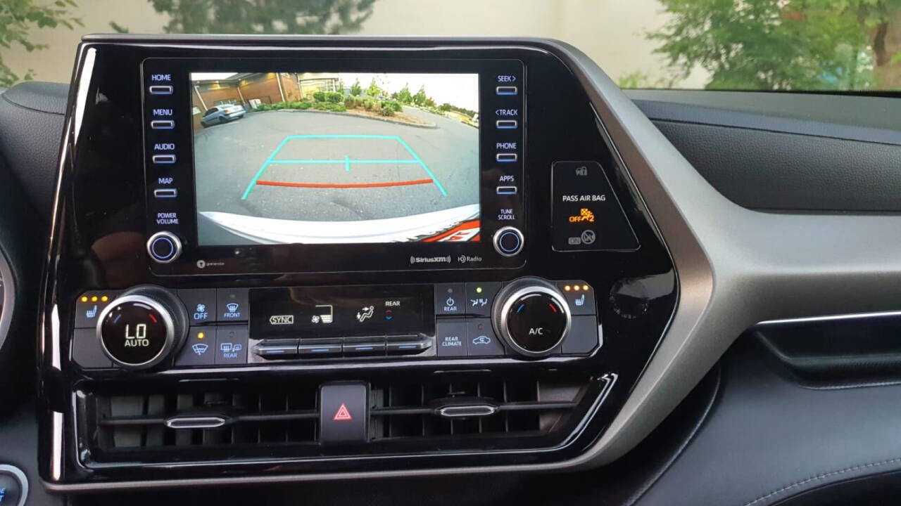Used 2021 Toyota Highlander XLE image 14