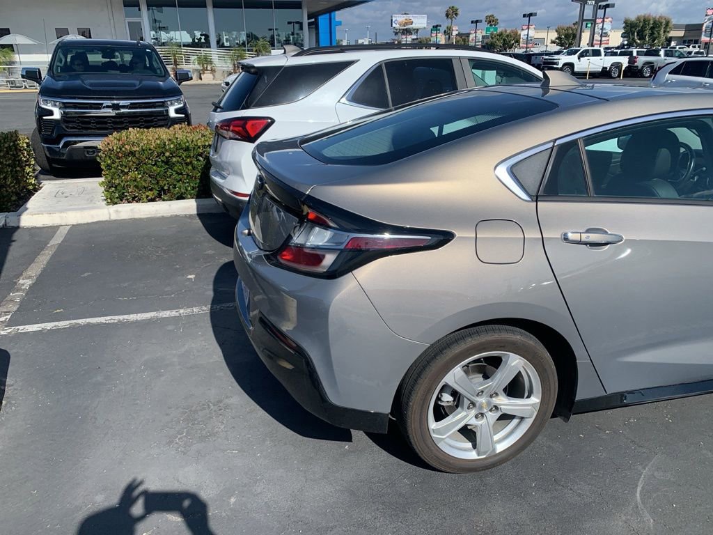 Used 2017 Chevrolet Volt LT w/ Comfort Package FWD image 10