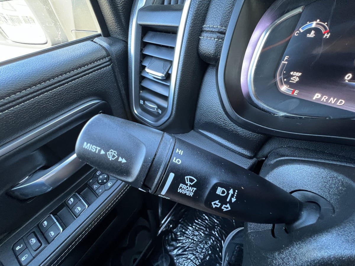 Used 2025 RAM 2500 Laramie AWD/4WD image 36