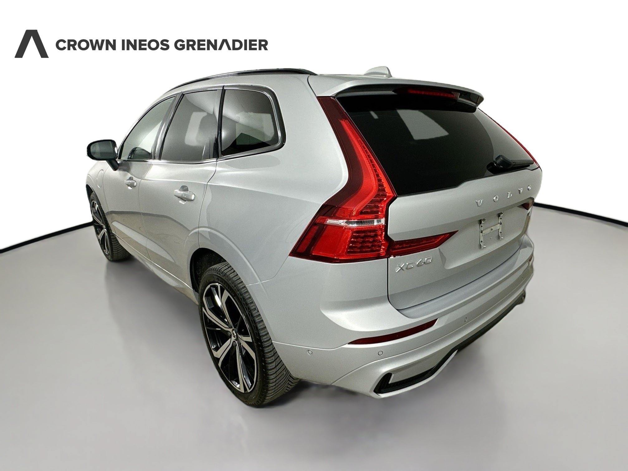 Used 2022 Volvo XC60 T8 R-Design w/ Advanced Package AWD/4WD image 10