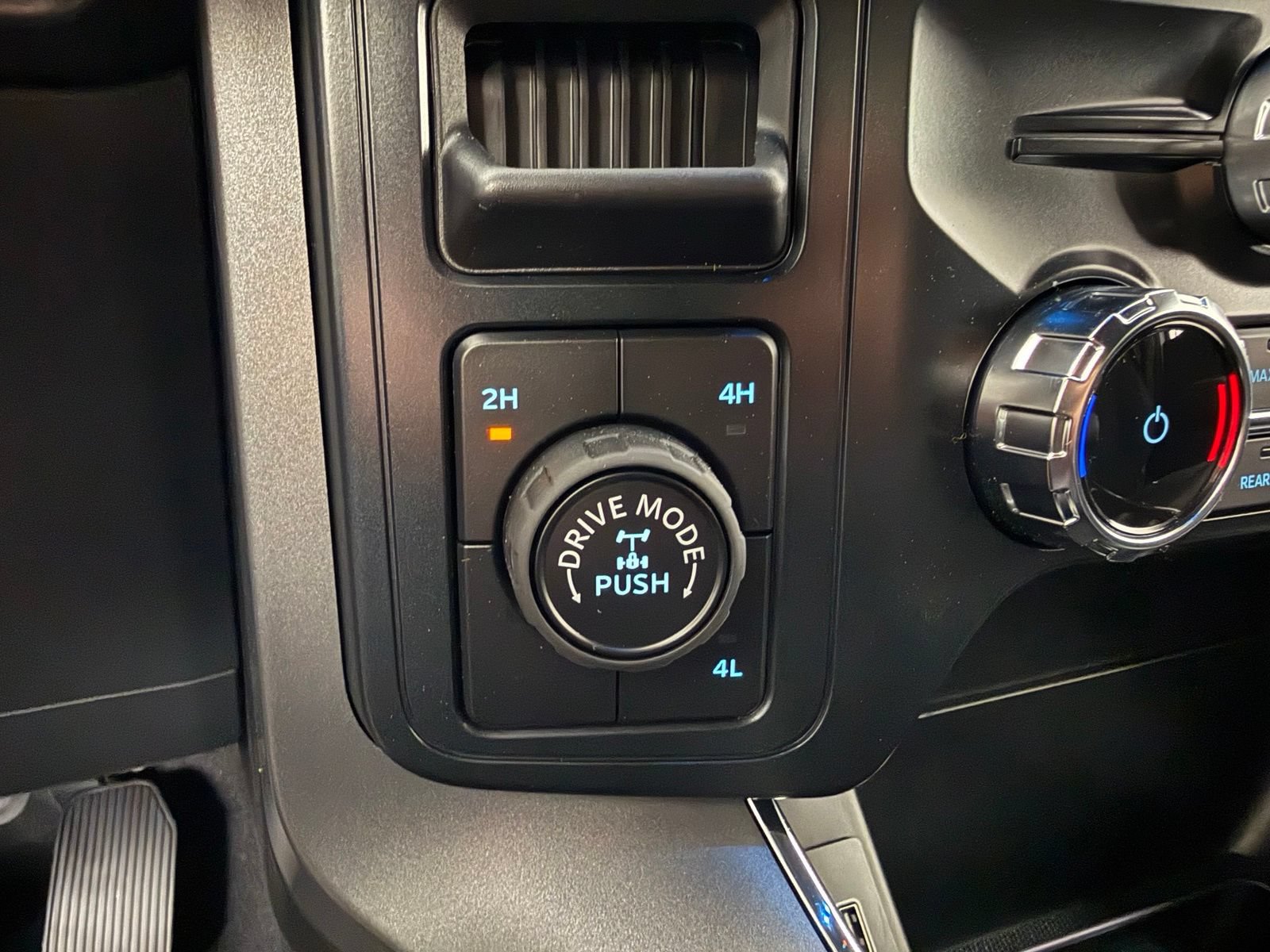 New 2026 Ford F150 XLT w/ XLT Black Appearance Package AWD/4WD image 19
