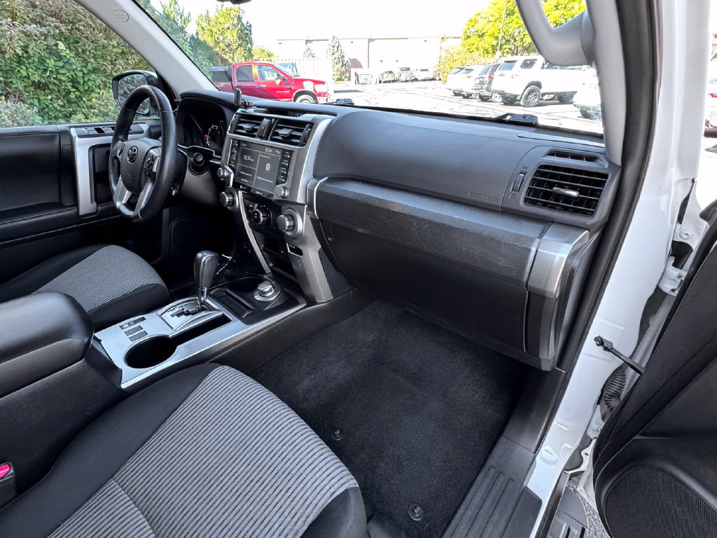 Used 2022 Toyota 4Runner SR5 AWD/4WD image 37