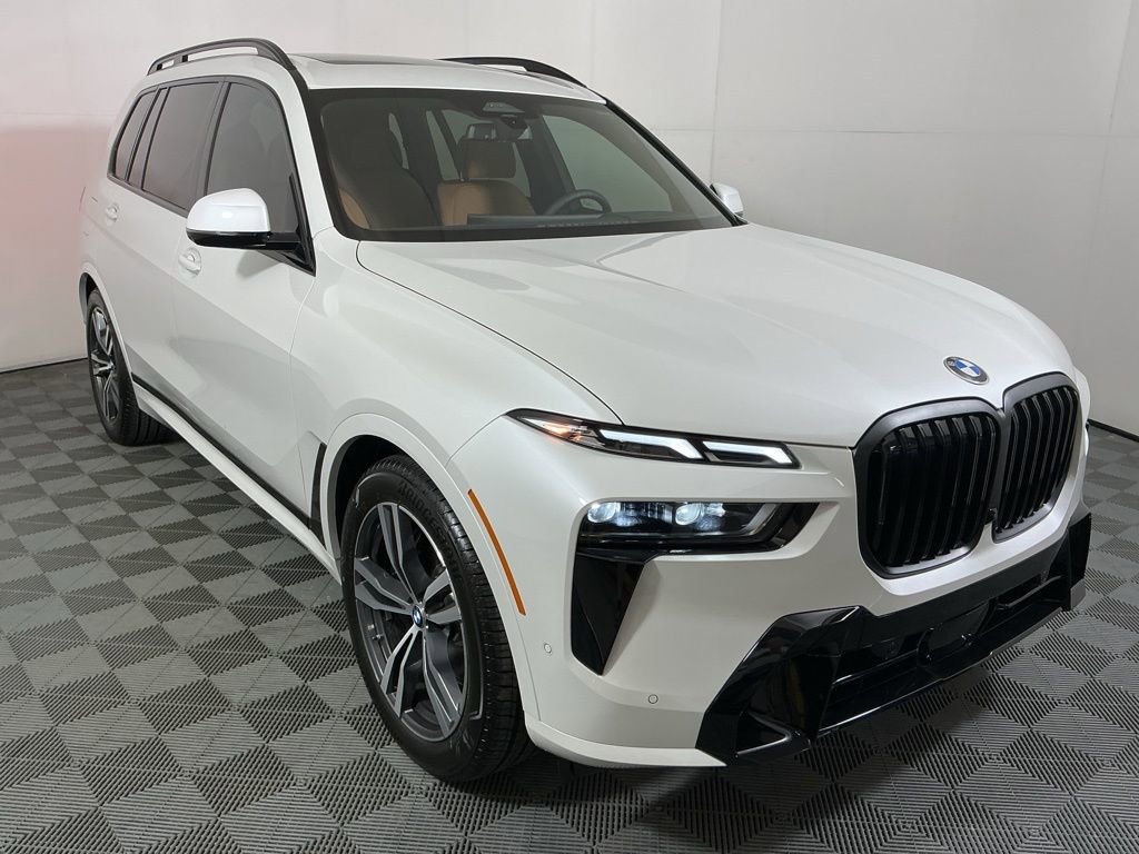 Used 2026 BMW X7 xDrive40i w/ M Sport Package AWD/4WD image 3
