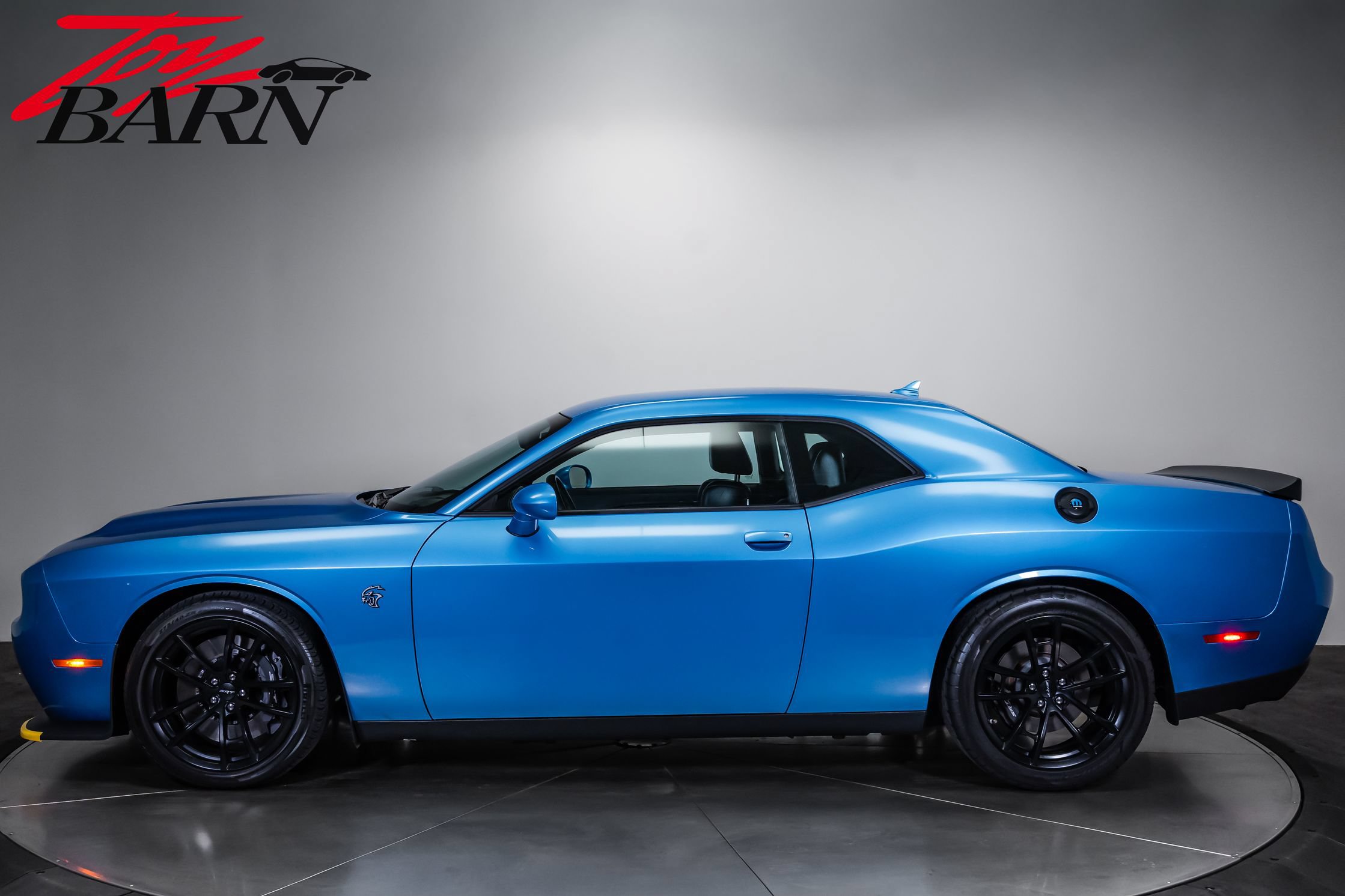 Used 2023 Dodge Challenger SRT Hellcat RWD image 2