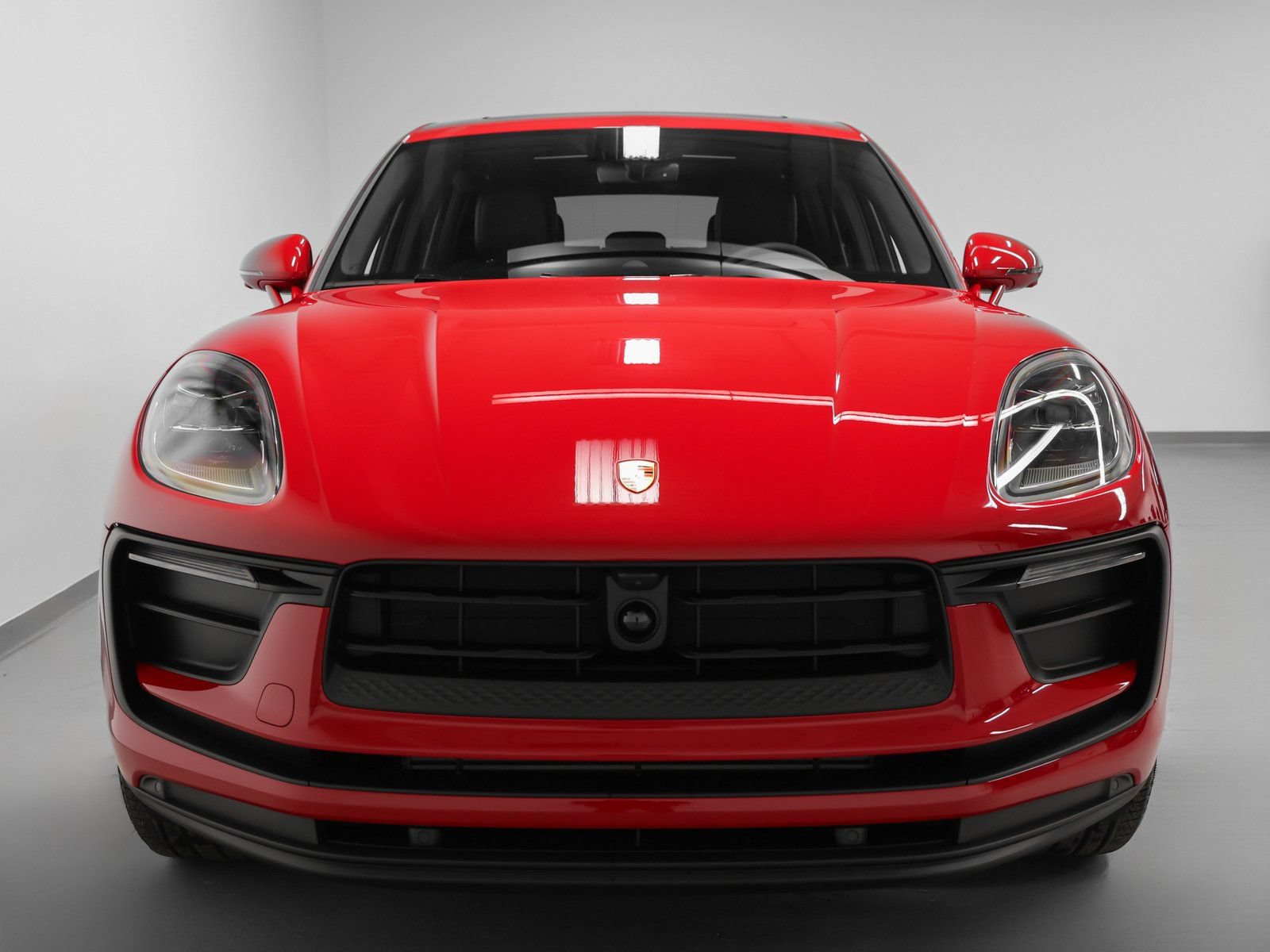 Certified 2026 Porsche Macan AWD/4WD image 8