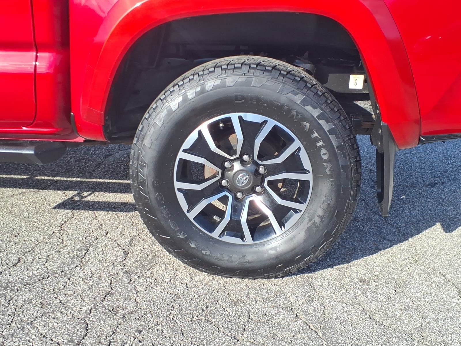 Used 2020 Toyota Tacoma TRD Sport AWD/4WD image 5