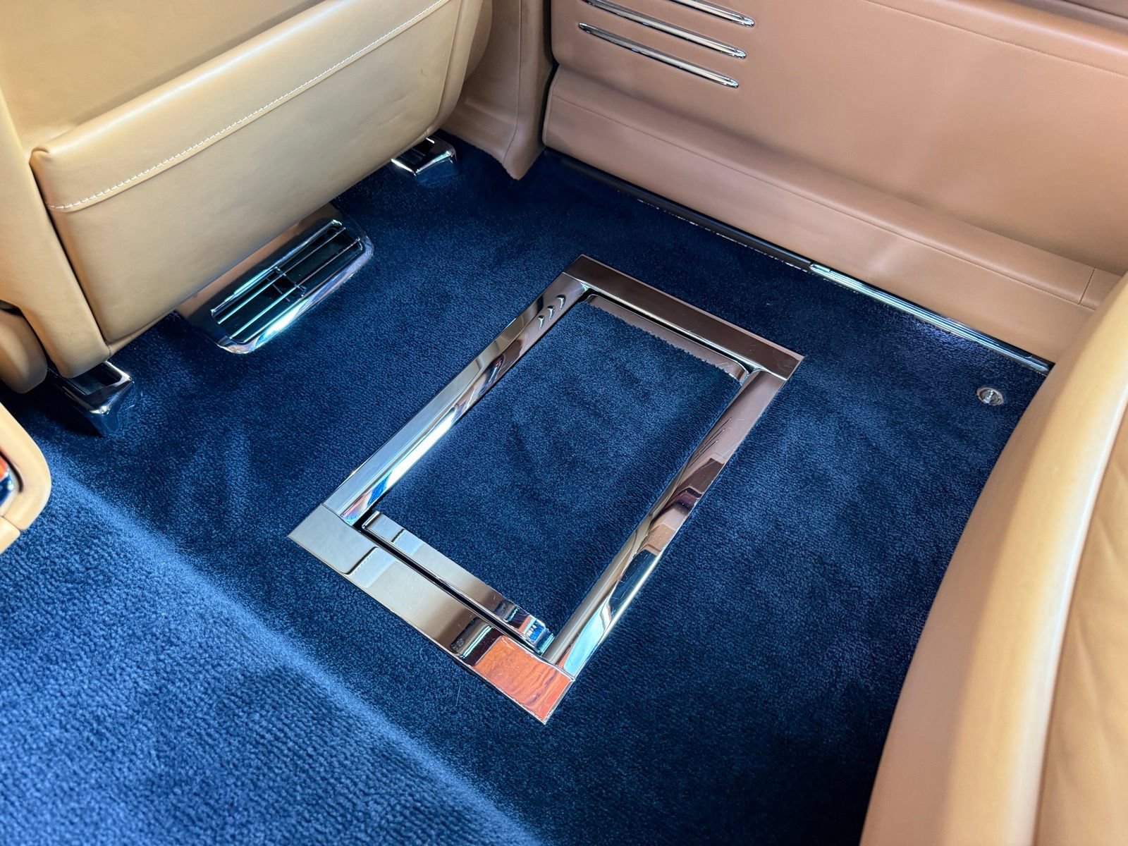 Used 2018 Rolls-Royce Phantom Extended Wheelbase RWD image 33