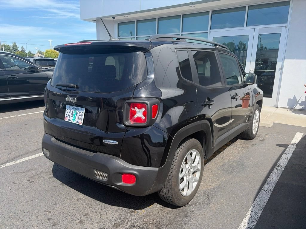Used 2017 Jeep Renegade Latitude FWD image 5