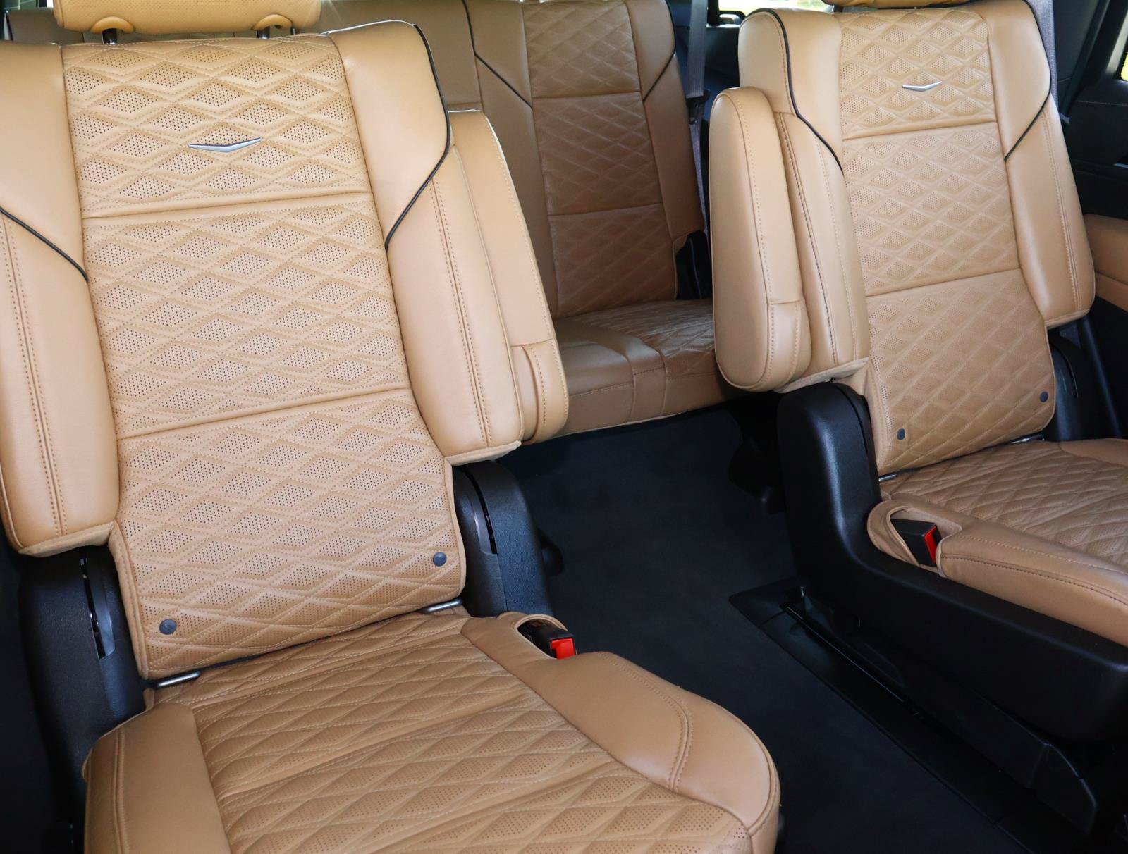 Used 2021 Cadillac Escalade Premium Luxury RWD image 25