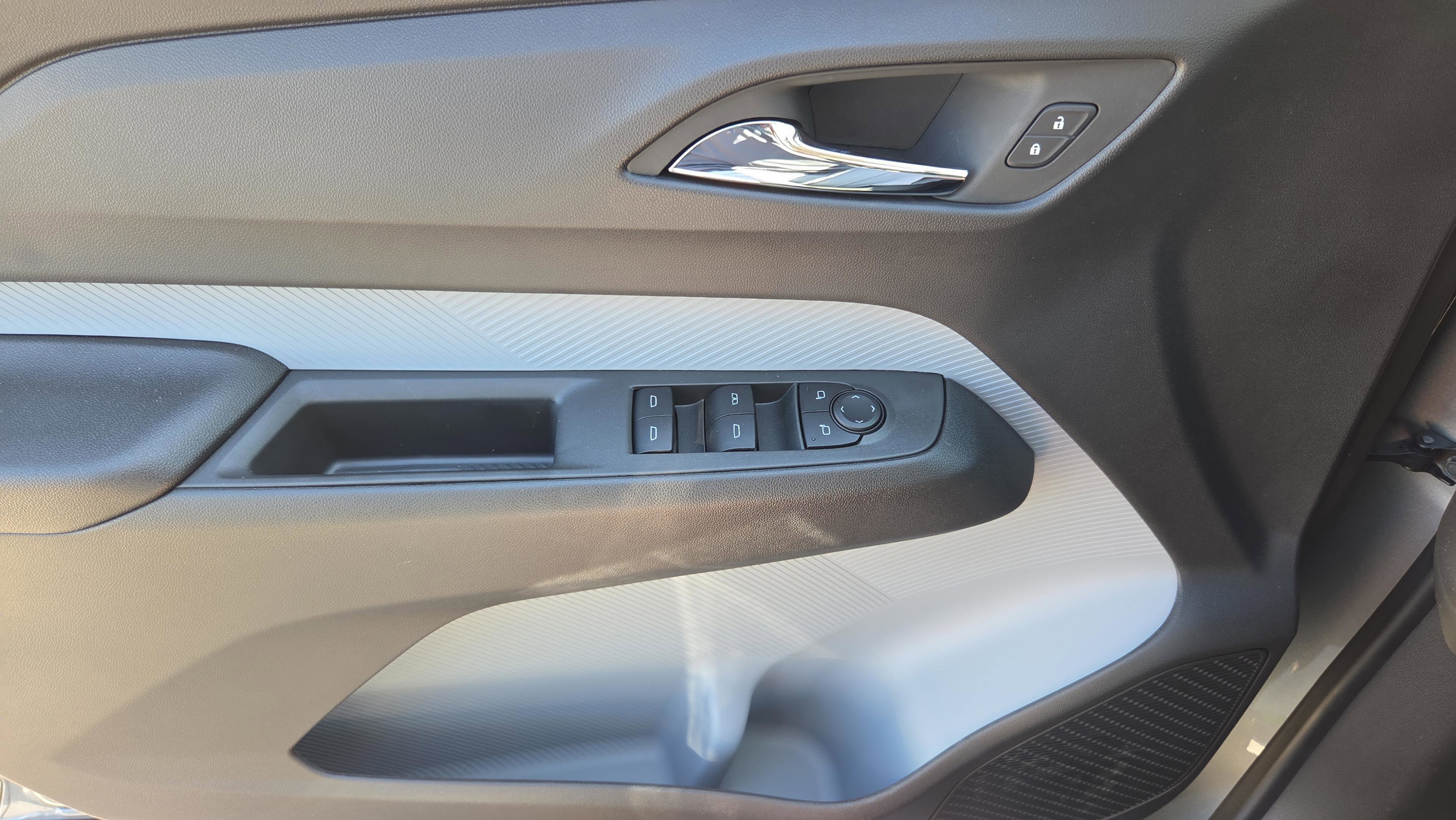 New 2027 Chevrolet Bolt LT w/ Comfort Package image 30