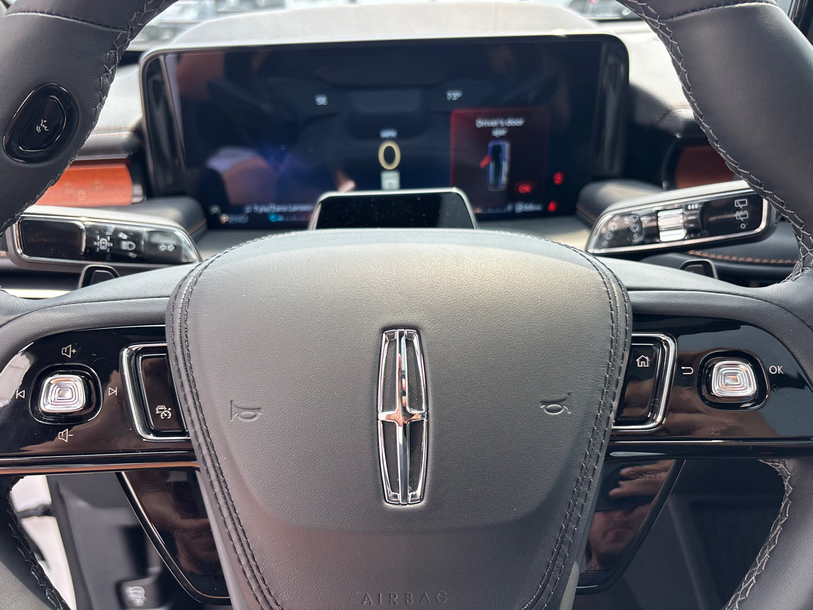 New 2026 Lincoln Aviator Black Label w/ Dynamic Handling Package AWD/4WD image 16