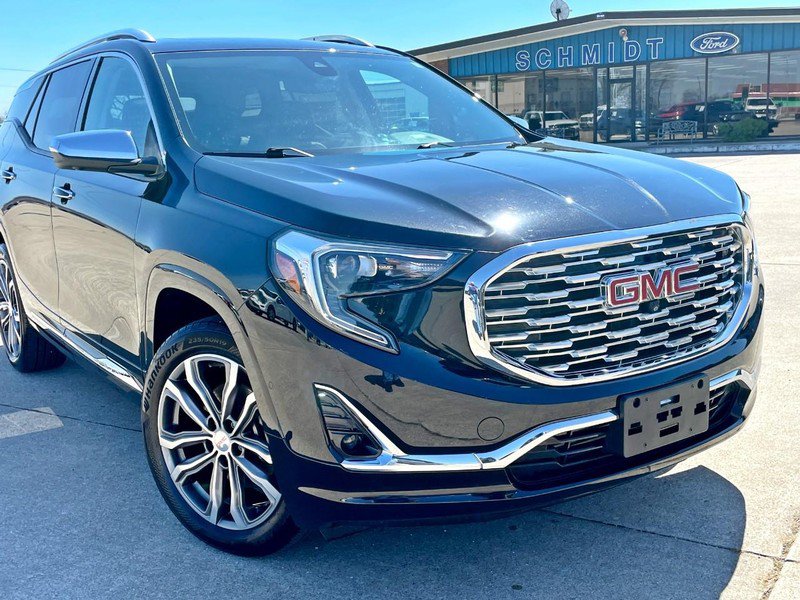 Used 2020 GMC Terrain Denali w/ Denali Premium Package FWD image 8