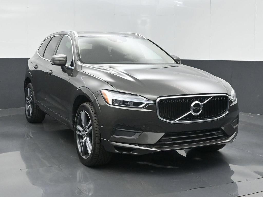 Used 2018 Volvo XC60 T5 Momentum w/ Vision Package AWD/4WD image 3