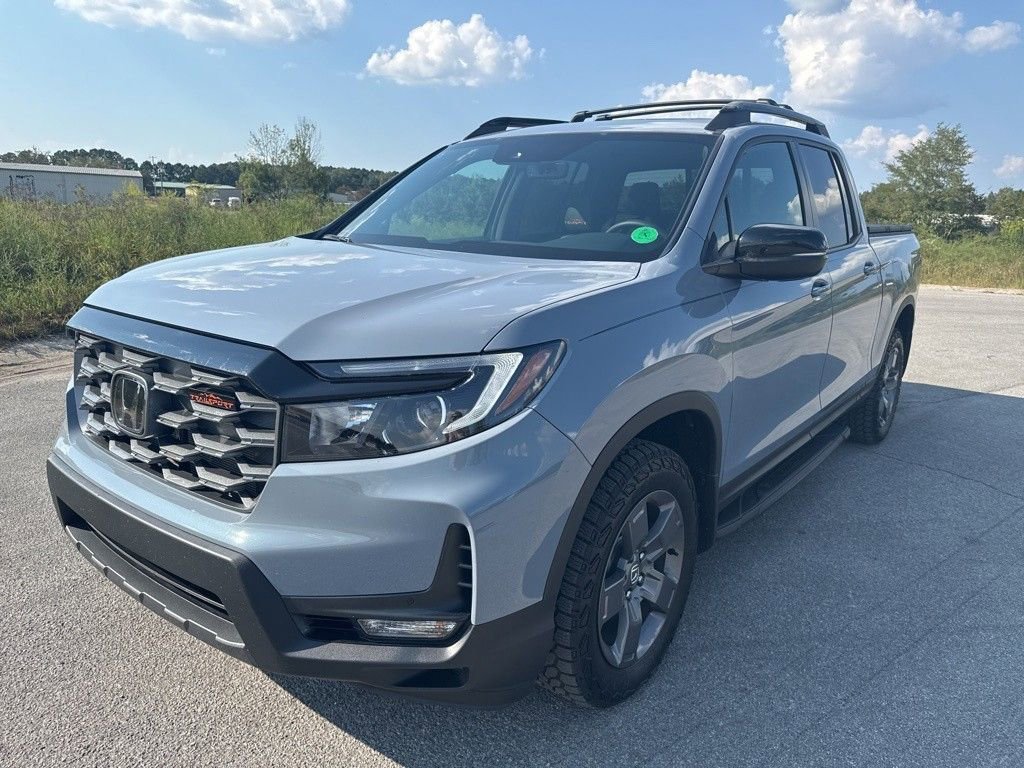 Used 2025 Honda Ridgeline TrailSport image 7