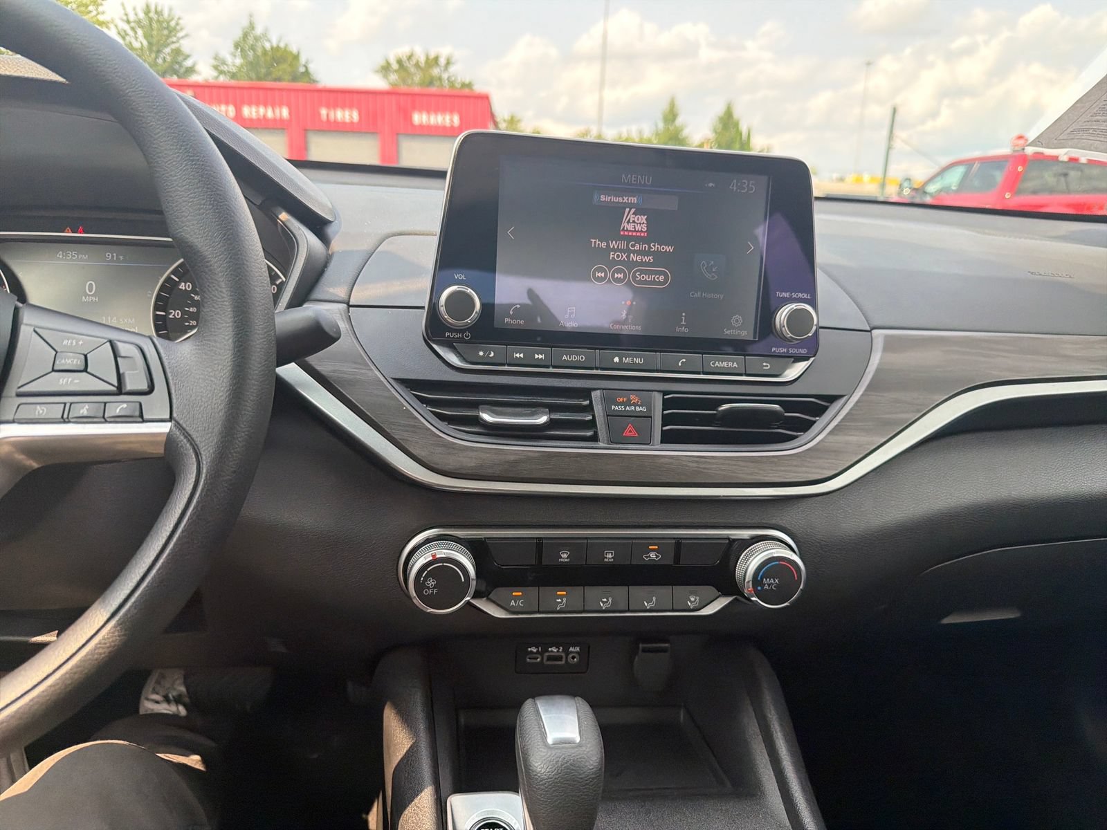 Used 2025 Nissan Altima 2.5 SV FWD image 21