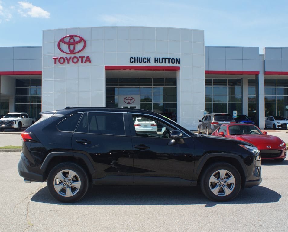 Used 2025 Toyota RAV4 XLE AWD/4WD image 1