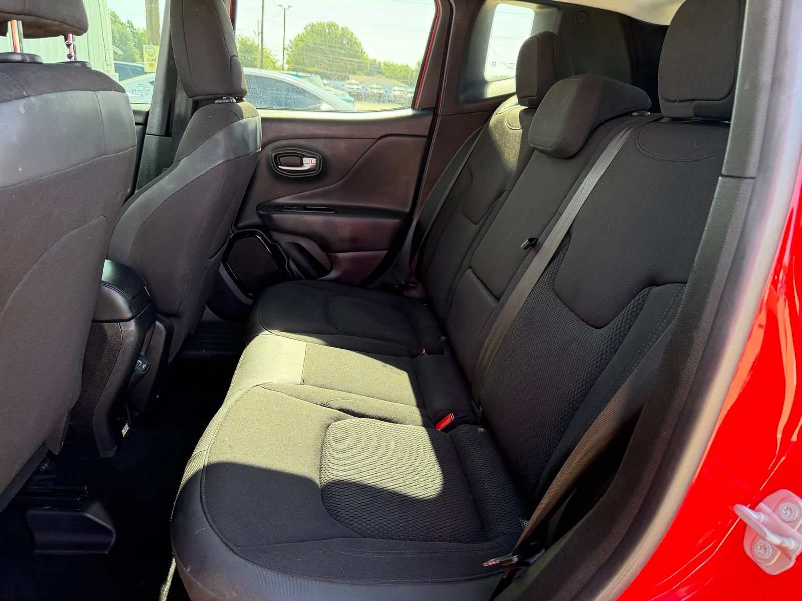 Used 2018 Jeep Renegade Altitude w/ Popular Equipment Group FWD image 24
